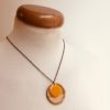collier bois chaine rond émail jaune moutarde Rootsabaga