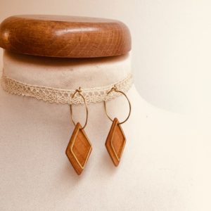 boucles d'oreilles créole dorée losange bois de merisier Rootsabaga bijoux uniques