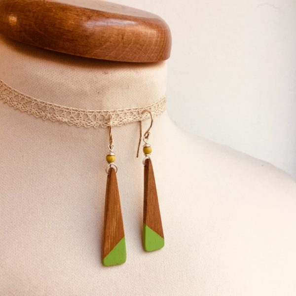 boucles d'oreilles bois lamelle peint vert fluo Rootsabaga bijou nature