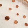 puces d'oreilles bois et argent rootsabaga gros plan