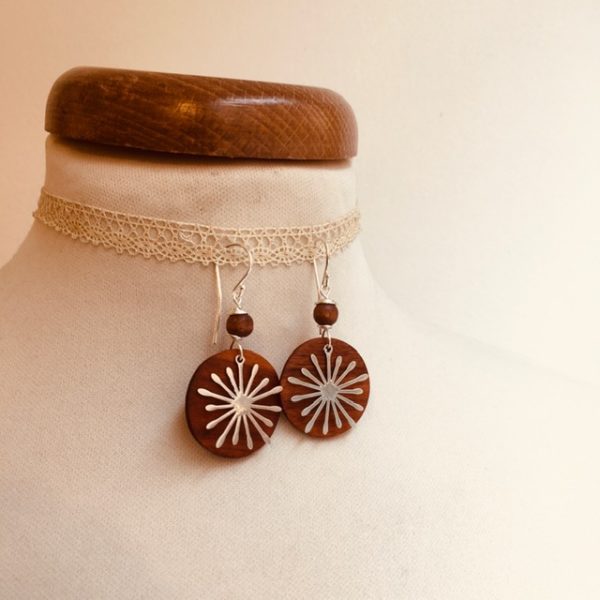 boucles d'oreilles bois argenté soleil perle marron Rootsabaga bijoux naturels lyon
