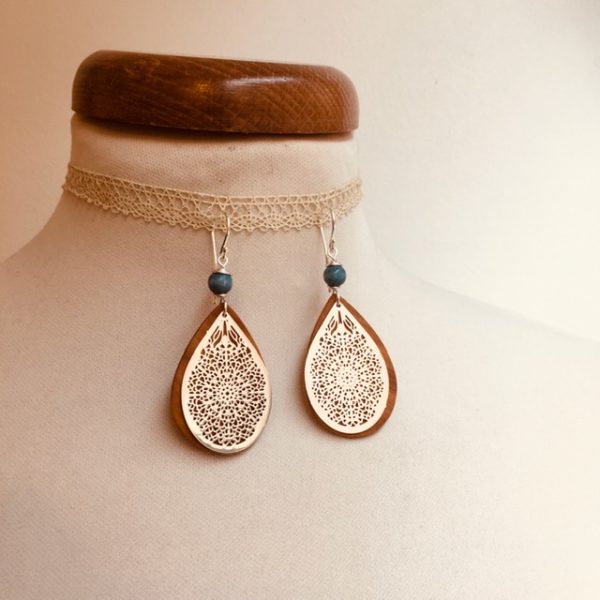 boucles d'oreilles goutte bois argenté perle bleu turquoise Rootsabaga bijoux ethniques lyon