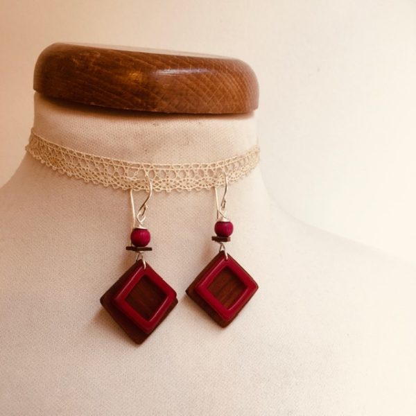 boucles d'oreilles carré bois de prunier et ivoire végétal rose Rootsabaga bijoux fantaisie naturels