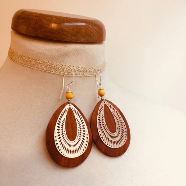 boucles d'oreille bois prunier argent goutte évidée perle jaune Rootsabaga bijoux fantaisie Lyon