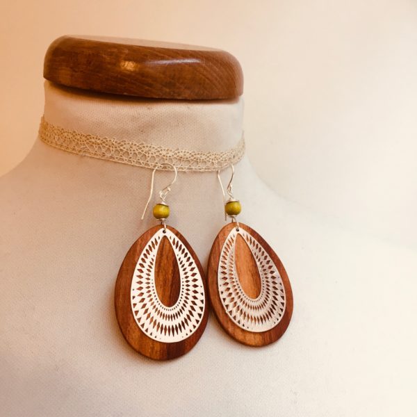 boucles d'oreille bois prunier argent goutte évidée perle vert anis Rootsabaga bijoux fantaisie Lyon