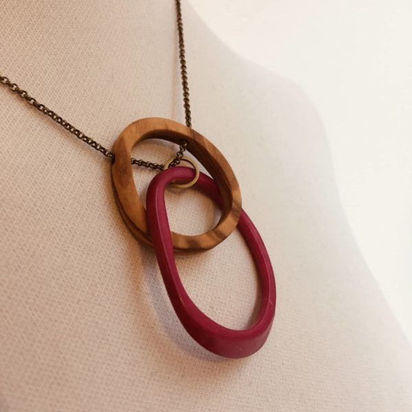 collier eclipse bois olivier et ivoire végétal rose chaine laiton made in france boutique de createurs Rootsabaga