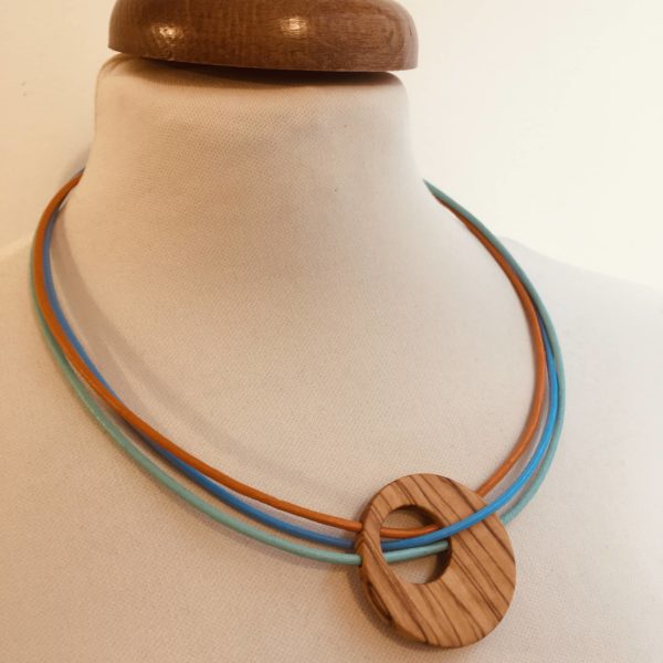 collier orange bleu glacial bois naturel et artisanal cuir coloré acidulé été Rootsabaga Lyon bijoux fantaisie