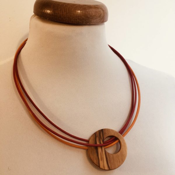 collier rouge et orange rond de bois tricuir coloré Rootsabaga boutique de créateurs made in lyon