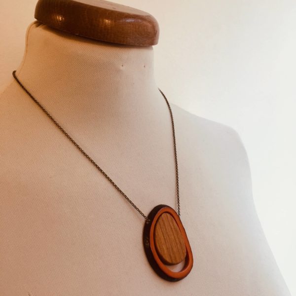 collier soalire bois ivoire végétal orange merisier artisanat local creation lyon rootsabaga