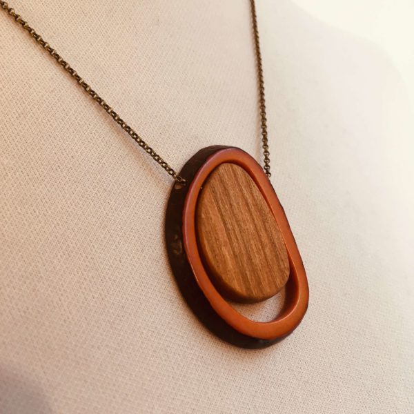collier saolire orange bois merisier ivoire végétal orange bijou naturel artisanal fantaisie lyon rootsabaga