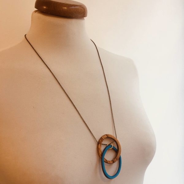 sautoir eclipse bleu turquoise bois et ivoire végétal bijou artisanal fait en france Rootsabaga Lyon boutique de créateurs