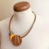 collier bois olivier planète ivoire vegetal coloris jaune amande