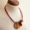 collier planete bois olivier ivoire végétal orange