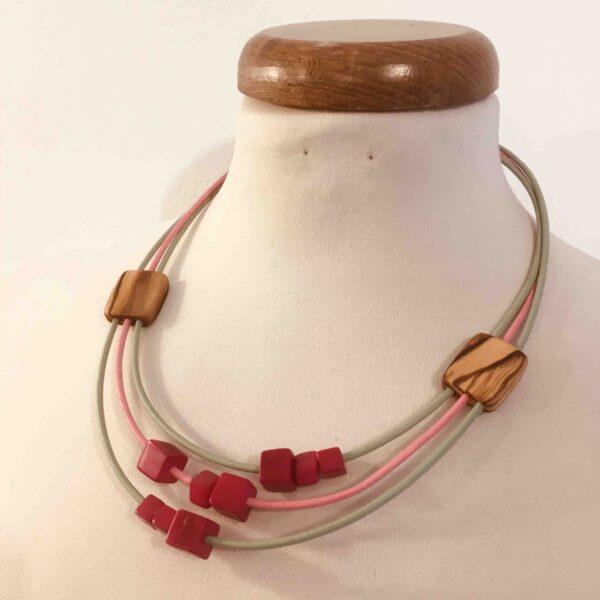 Collier Chrétien En Bois D'olivier De Bethléem - Croix Et Colombe Gravée - Béni Avec Certificat - Cordon 80cm
