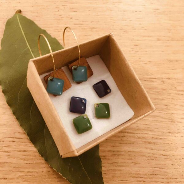 boucles d'oreilles créoles bois carré email bleu roi vert et bleu turquoise Rootsabaga