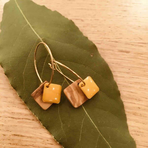 boucles d'oreilles créoles bois carré email jaune moutarde Rootsabaga