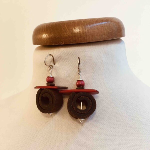 Boucles d'oreilles cannelle ivoire vegetal rose Rootsabaga Bijoux naturels