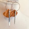créole argentée éventail bâtonnet bois d'olivier rootsabaga bijoux naturels lyon gros plan