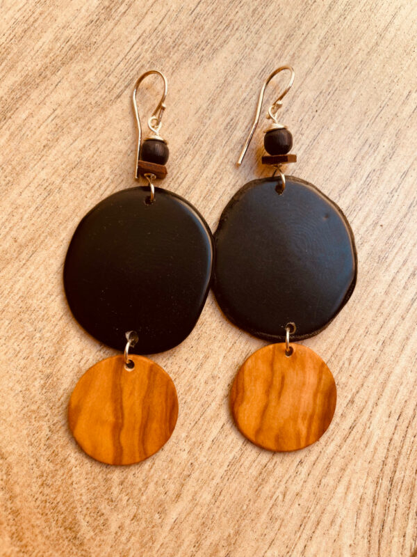 boucles d'oreilles chips ivoire végétal et rond de bois olivier noir Rootsabaga