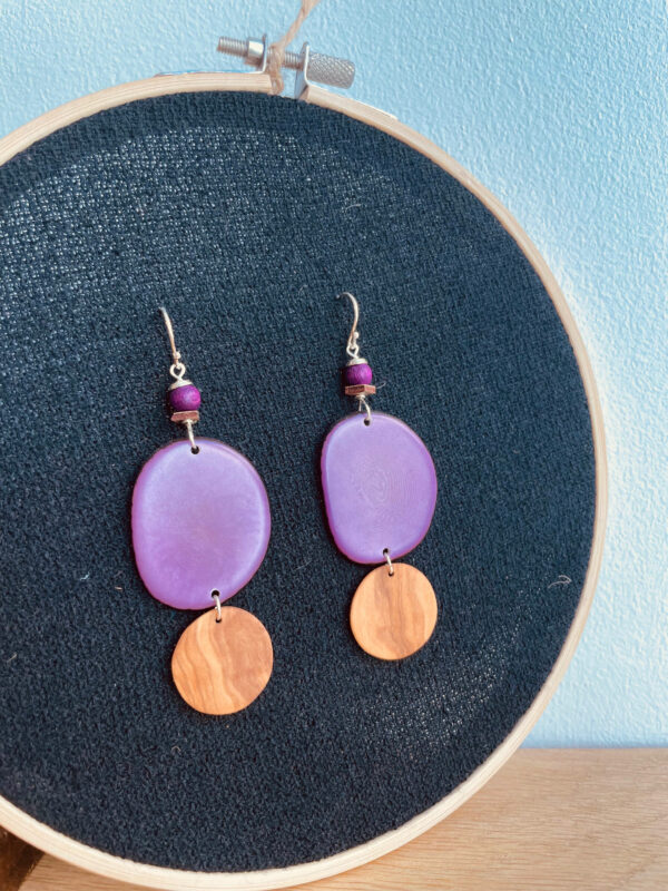 boucles d'oreilles chips ivoire végétal et rond de bois olivier violet Rootsabaga