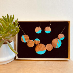 parure collier boucles d'oreilles bois peint collier chaine laiton. BO argent massif rootsabaga bijoux naturels couleur glacial